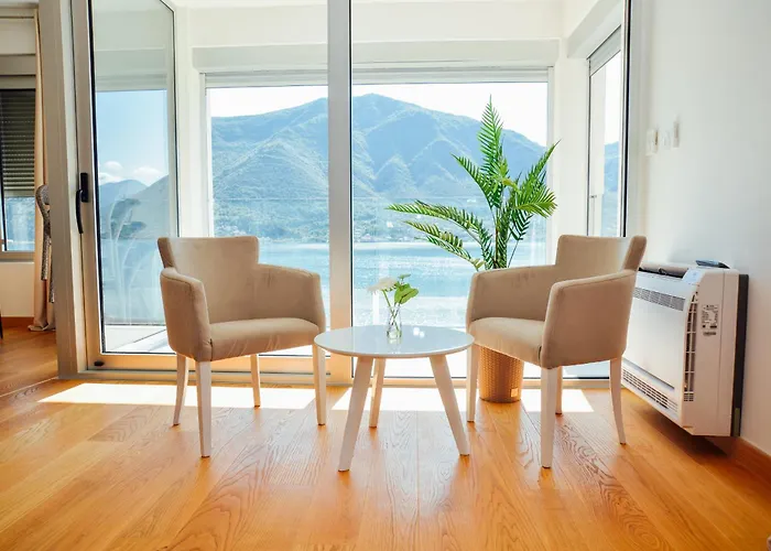 Sea View Apartment For 4