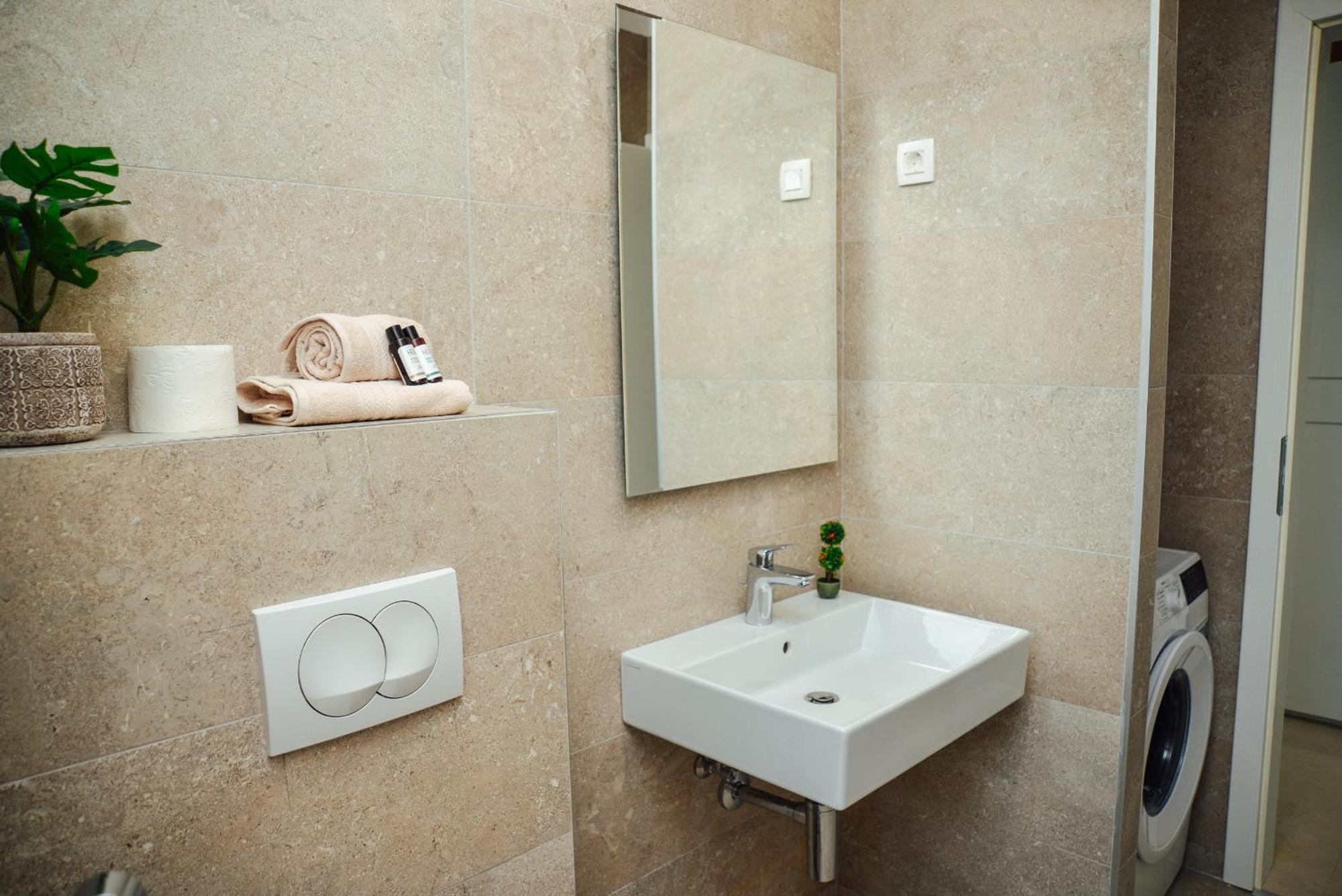 Daire Sea View For 4 Kotor